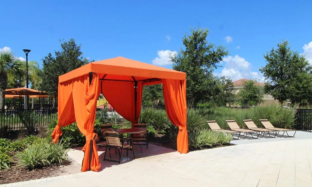 Solterra Resort: South-Facing 6-Bed Pool Home with Resort Amenities Davenport